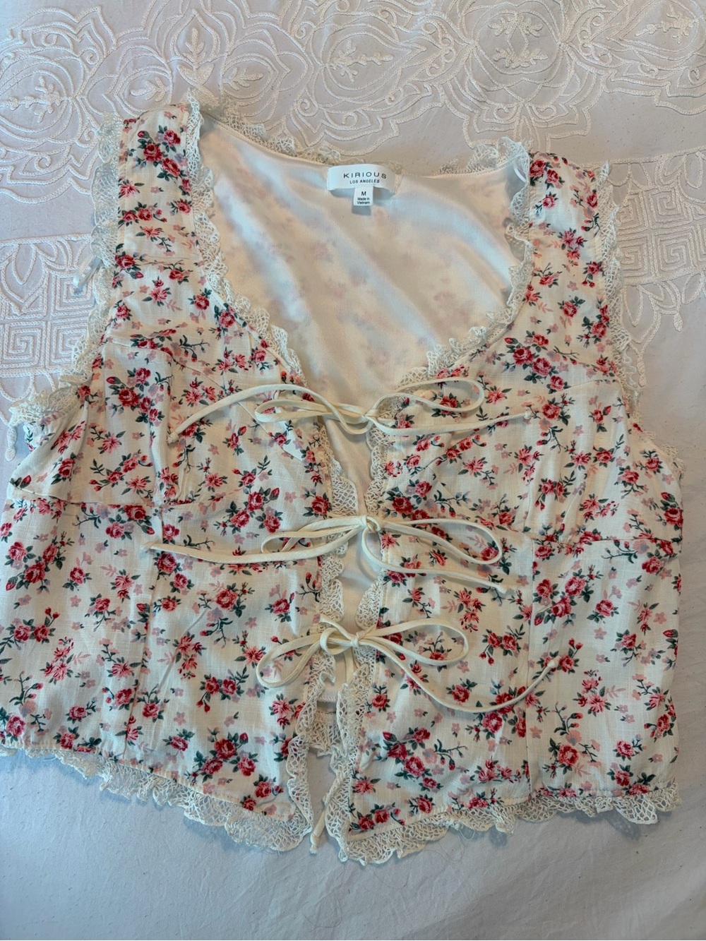 Kirious Cream Floral Lace-Up Cropped Tank Top